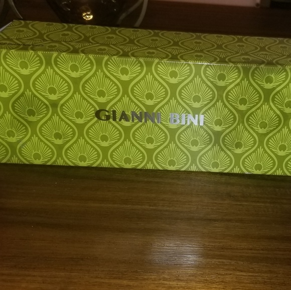 I'm selling Gianni Bini - Picture 6 of 7